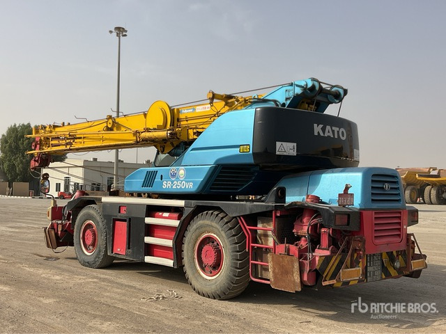 Kato KR25H - Кран за нерамни терени: слика 4 Kato KR25H - Кран за нерамни терени: слика 4