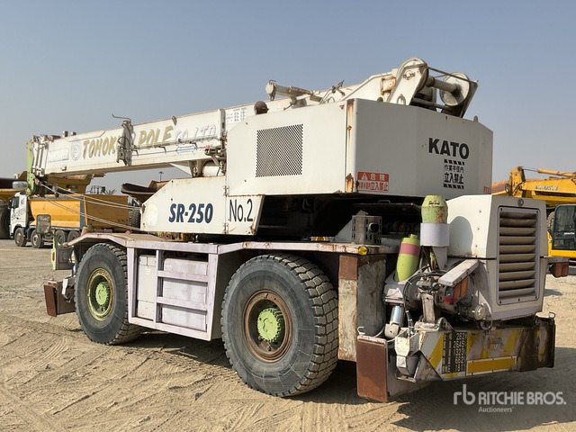 Kato KR25H-V - Кран за нерамни терени: слика 3 Kato KR25H-V - Кран за нерамни терени: слика 3