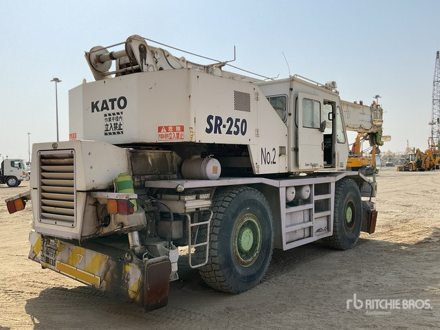 Kato KR25H-V - Кран за нерамни терени: слика 4 Kato KR25H-V - Кран за нерамни терени: слика 4