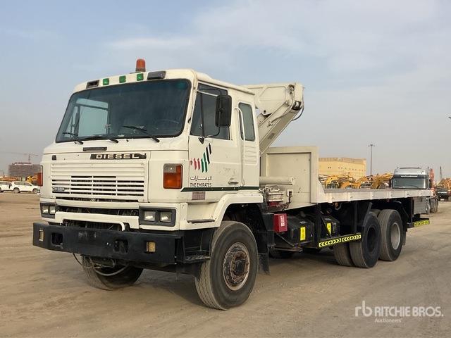 Nissan TF20 - Камион со платформа, Камион со кран: слика 2 Nissan TF20 - Камион со платформа, Камион со кран: слика 2