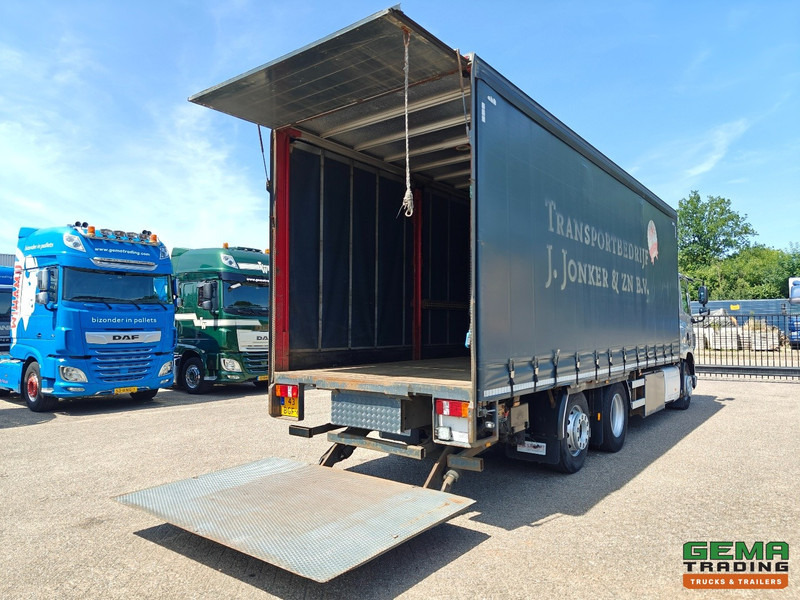 DAF CF 400 FAN 6x2/4 SpaceCab Euro6A - Schuifzeilenbak 7.7m + Laadklep 2000kg - HH Vloer - AanhangerKoppeling - Камион со церада: слика 2 DAF CF 400 FAN 6x2/4 SpaceCab Euro6A - Schuifzeilenbak 7.7m + Laadklep 2000kg - HH Vloer - AanhangerKoppeling - Камион со церада: слика 2