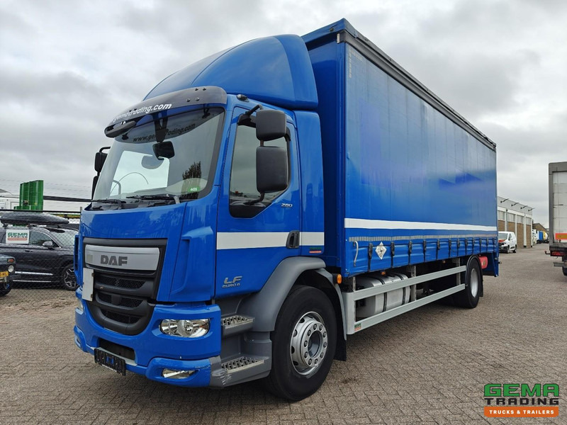 DAF FA LF280 4x2 Dagcab Euro6 - 6CIL - SchuifzeilenBak 7.5m + Laadklep 2500kg - HH Vloer - Камион со церада: слика 1 DAF FA LF280 4x2 Dagcab Euro6 - 6CIL - SchuifzeilenBak 7.5m + Laadklep 2500kg - HH Vloer - Камион со церада: слика 1