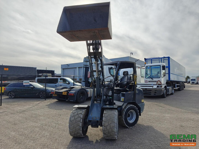 Giant V452T 3585 uren - Wiellader - Landbouw Kenteken - Vangmuil - Grondbak - Non-Marking Banden - Компактен натоварувач со гасеници: слика 5 Giant V452T 3585 uren - Wiellader - Landbouw Kenteken - Vangmuil - Grondbak - Non-Marking Banden - Компактен натоварувач со гасеници: слика 5