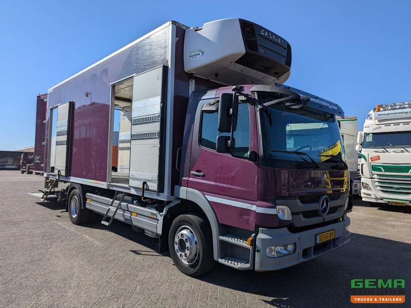Mercedes-Benz ATEGO 1222 L 4x2 Dagcab Euro5 - Koel-Vriesbak 6.3M - Carrier Supra 950MT + Laadklep 2000KG - Zijdeuren - Камион ладилник: слика 2 Mercedes-Benz ATEGO 1222 L 4x2 Dagcab Euro5 - Koel-Vriesbak 6.3M - Carrier Supra 950MT + Laadklep 2000KG - Zijdeuren - Камион ладилник: слика 2