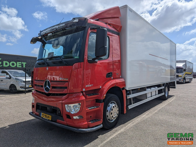 Mercedes-Benz Antos 2027 4x2 Dagcab Euro6C - GeslotenBak 7.6m - Laadklep 2000KG - 11/2025 APK - Камион сандучар: слика 1 Mercedes-Benz Antos 2027 4x2 Dagcab Euro6C - GeslotenBak 7.6m - Laadklep 2000KG - 11/2025 APK - Камион сандучар: слика 1