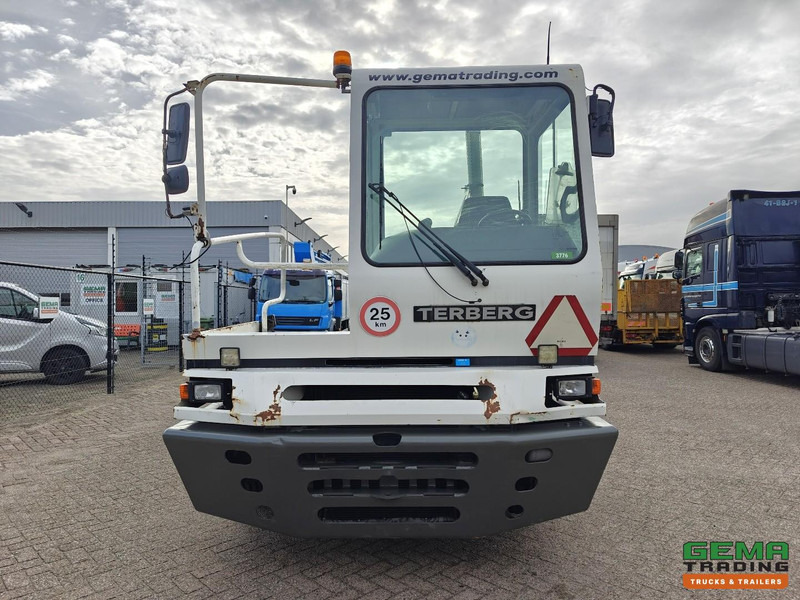 Terberg YT222 Gereviseerde Allison Versnellingsbak - Schotel 27T - Vangmuil - Cummins - Landbouw Kenteken 40km/h - Трактор на терминалот: слика 5 Terberg YT222 Gereviseerde Allison Versnellingsbak - Schotel 27T - Vangmuil - Cummins - Landbouw Kenteken 40km/h - Трактор на терминалот: слика 5