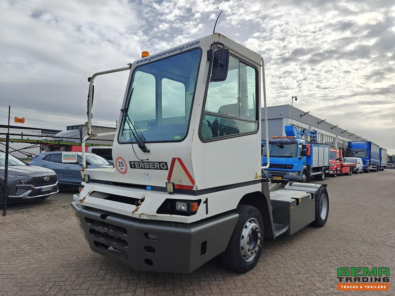 Terberg YT222 Gereviseerde Allison Versnellingsbak - Schotel 27T - Vangmuil - Cummins - Landbouw Kenteken 40km/h - Трактор на терминалот: слика 1 Terberg YT222 Gereviseerde Allison Versnellingsbak - Schotel 27T - Vangmuil - Cummins - Landbouw Kenteken 40km/h - Трактор на терминалот: слика 1