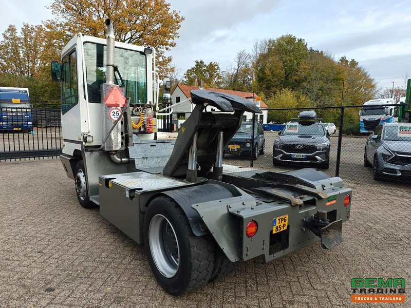 Terberg YT222 Gereviseerde Allison Versnellingsbak - Schotel 27T - Vangmuil - Cummins - Landbouw Kenteken 40km/h - Трактор на терминалот: слика 4 Terberg YT222 Gereviseerde Allison Versnellingsbak - Schotel 27T - Vangmuil - Cummins - Landbouw Kenteken 40km/h - Трактор на терминалот: слика 4