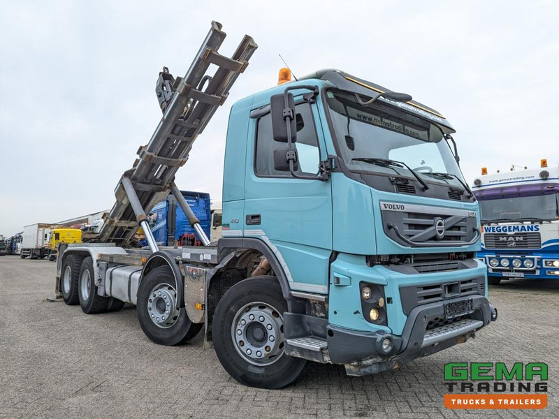 Volvo FMX410 8x4 /4 Daycab Euro5 - Haakarm 25T - CementSilo - RadioGrafisch - Hydr. Steunpoten - NaafReductie - Камион со кука за подигање: слика 2 Volvo FMX410 8x4 /4 Daycab Euro5 - Haakarm 25T - CementSilo - RadioGrafisch - Hydr. Steunpoten - NaafReductie - Камион со кука за подигање: слика 2