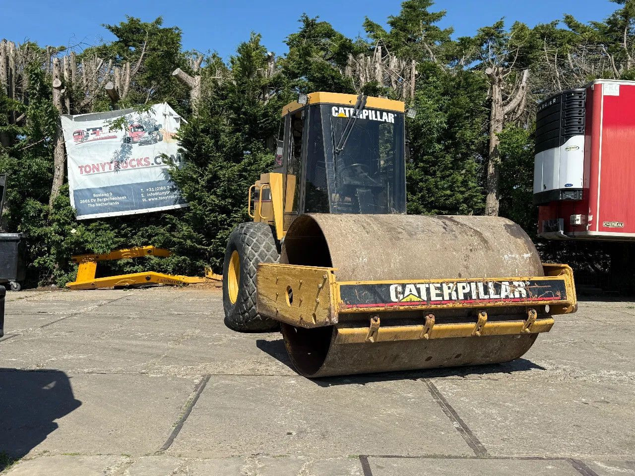 CAT CS 563 Roller with vibration - Компактор: слика 1 CAT CS 563 Roller with vibration - Компактор: слика 1