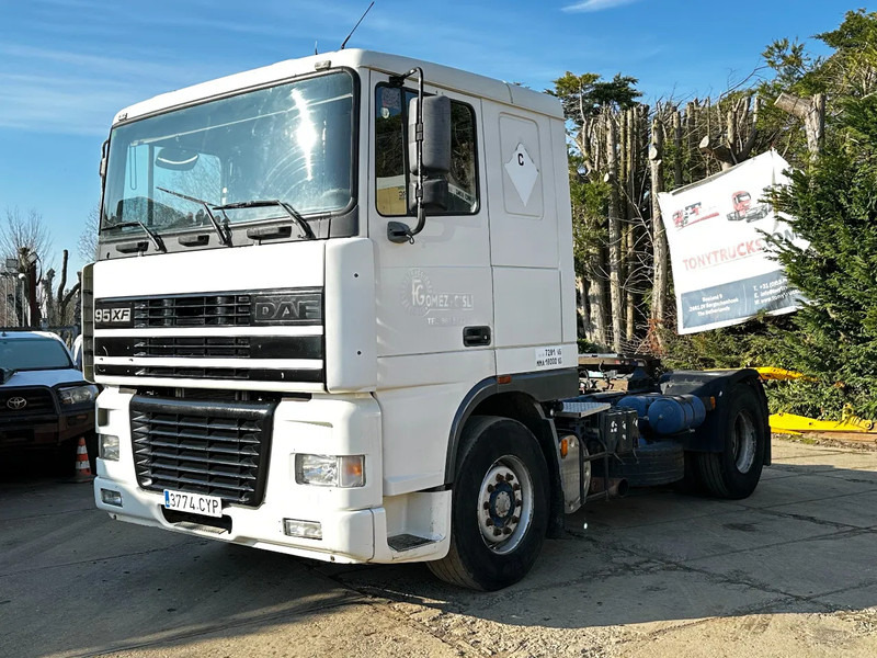 DAF XF 95.380 4X2 Tractor-unit Spring/Air ZF Manual Euro2 PTO - Камион влекач: слика 2 DAF XF 95.380 4X2 Tractor-unit Spring/Air ZF Manual Euro2 PTO - Камион влекач: слика 2