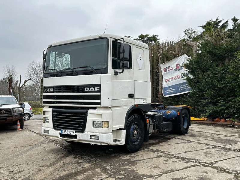DAF XF 95.380 4X2 Tractor-unit Spring/Air ZF Manual Euro2 PTO - Камион влекач: слика 2 DAF XF 95.380 4X2 Tractor-unit Spring/Air ZF Manual Euro2 PTO - Камион влекач: слика 2