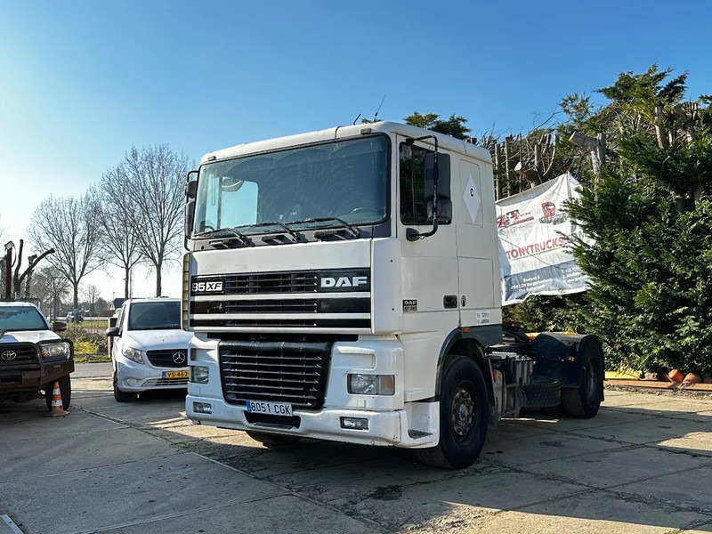 DAF XF 95.380 4X2 Tractor-unit Spring/Air ZF Manual Euro2 PTO - Камион влекач: слика 2 DAF XF 95.380 4X2 Tractor-unit Spring/Air ZF Manual Euro2 PTO - Камион влекач: слика 2