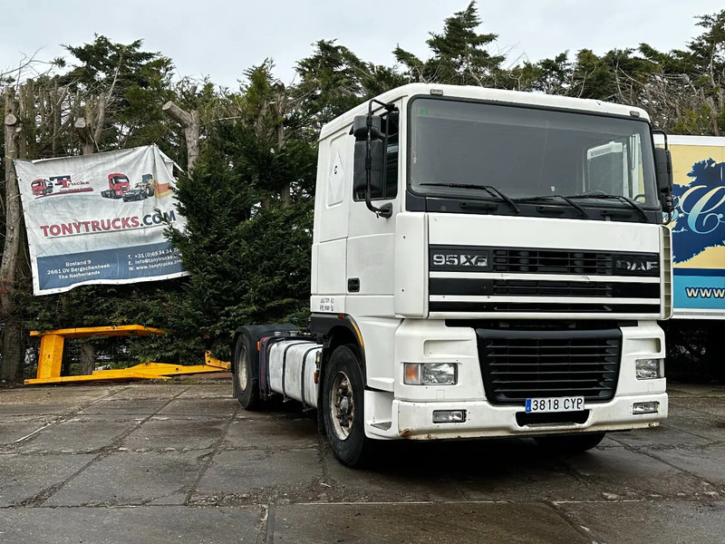 DAF XF 95.380 4X2 Tractor-unit Spring/Air ZF Manual Euro2 PTO - Камион влекач: слика 1 DAF XF 95.380 4X2 Tractor-unit Spring/Air ZF Manual Euro2 PTO - Камион влекач: слика 1