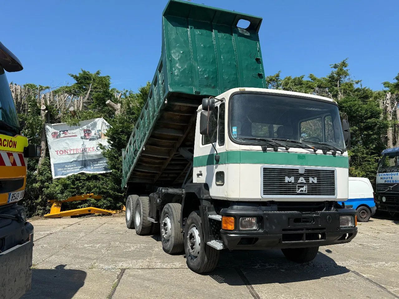 MAN 35.372 8X4 Tipper Spring/Spring ZF Manual Gear E - Кипер: слика 1 MAN 35.372 8X4 Tipper Spring/Spring ZF Manual Gear E - Кипер: слика 1