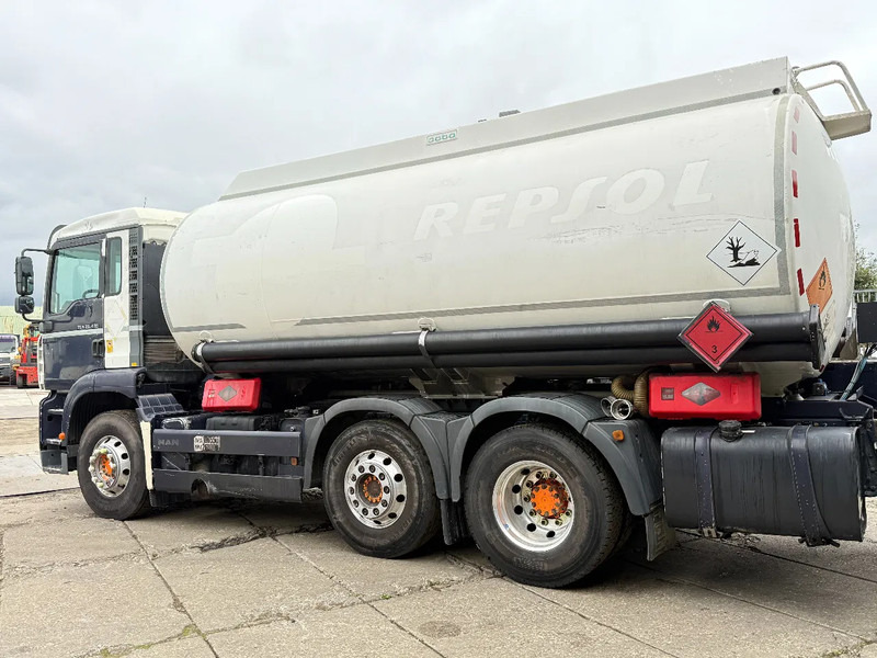 MAN TGA 26.430 6X2 Fuel Tank 21.000L 3 Comp + 2 Pump D20 Engine - Камион цистерна: слика 3 MAN TGA 26.430 6X2 Fuel Tank 21.000L 3 Comp + 2 Pump D20 Engine - Камион цистерна: слика 3