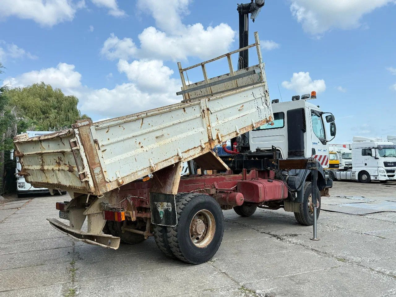 Renault Kerax 400 4X4 Tipper + Hiab 085 Spring/Spring EU - Кипер, Камион со кран: слика 5 Renault Kerax 400 4X4 Tipper + Hiab 085 Spring/Spring EU - Кипер, Камион со кран: слика 5