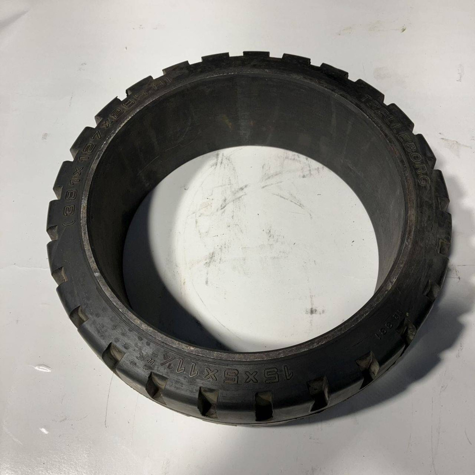 2X trelleborg 15x5x11 1/4 tyres - Гума за Опрема за ракување со материјали: слика 1 2X trelleborg 15x5x11 1/4 tyres - Гума за Опрема за ракување со материјали: слика 1