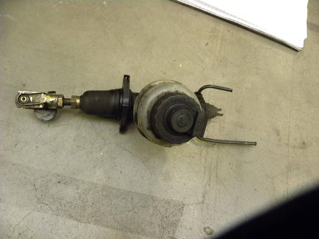 Brake fluid reservoir w. Pump Model: EFG 318 - Делови за кочници за Опрема за ракување со материјали: слика 1 Brake fluid reservoir w. Pump Model: EFG 318 - Делови за кочници за Опрема за ракување со материјали: слика 1