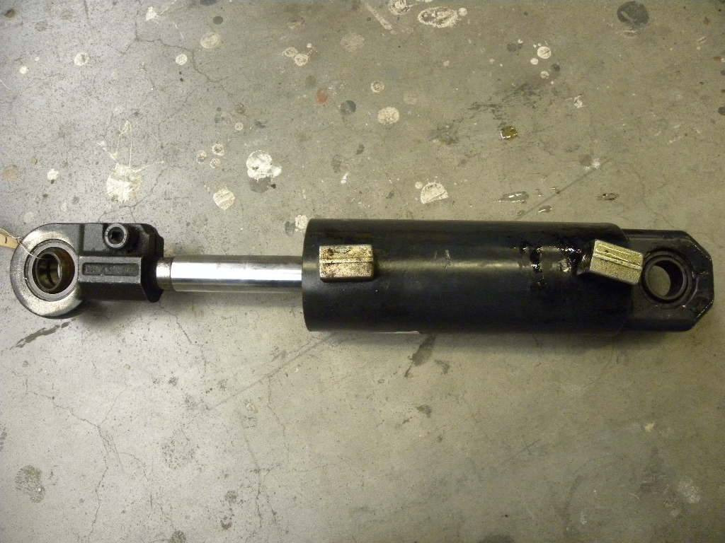 Cylinder Tilt Assy for Linde L 15C , 48V - Хидрауличен цилиндар за Опрема за ракување со материјали: слика 1 Cylinder Tilt Assy for Linde L 15C , 48V - Хидрауличен цилиндар за Опрема за ракување со материјали: слика 1