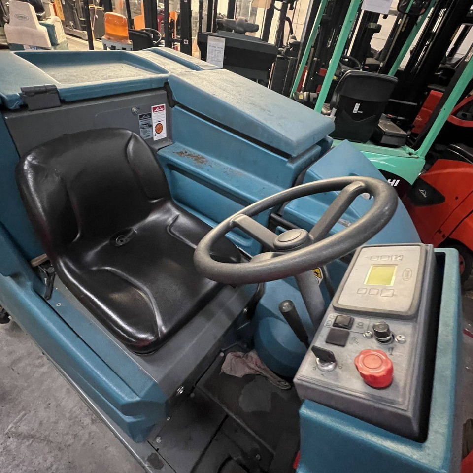 Tennant 7300 Fast - Машина за чистење подови: слика 5 Tennant 7300 Fast - Машина за чистење подови: слика 5