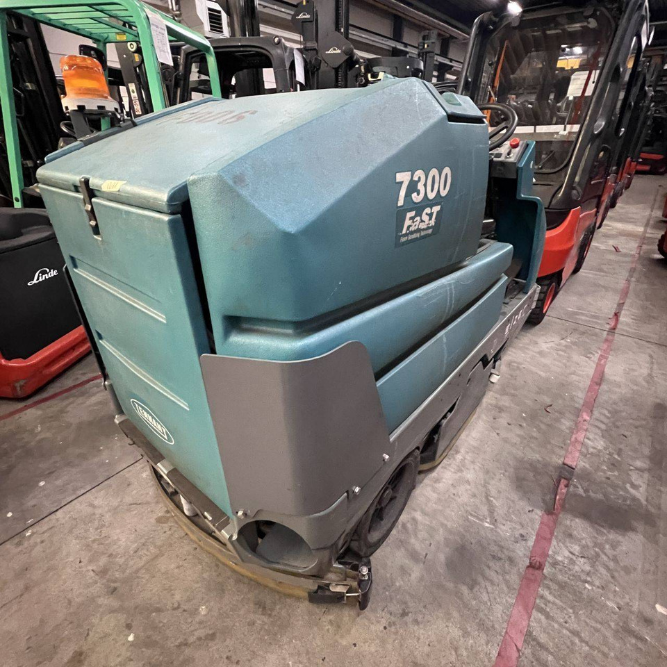 Tennant 7300 Fast - Машина за чистење подови: слика 2 Tennant 7300 Fast - Машина за чистење подови: слика 2