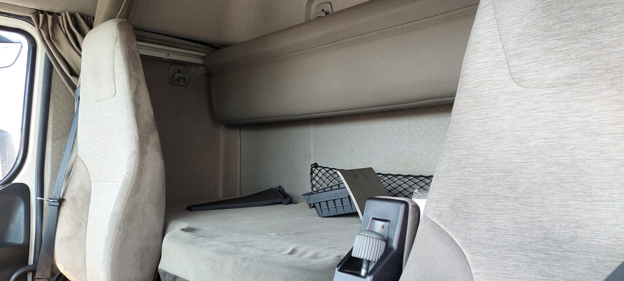 RENAULT PREMIUM 410 - Камион влекач: слика 4 RENAULT PREMIUM 410 - Камион влекач: слика 4