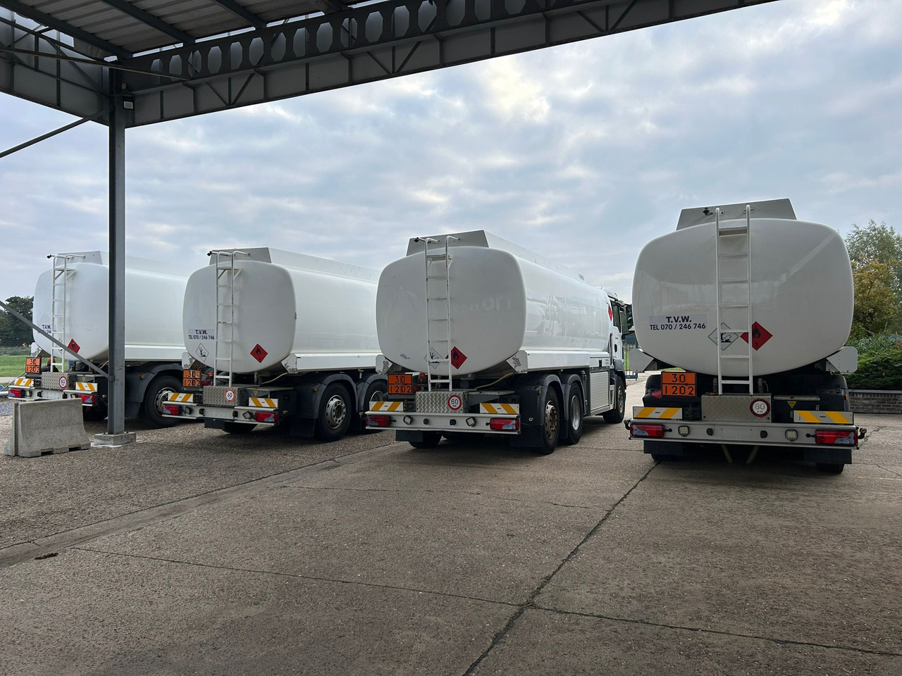 MAN TGS (lot of 4) - Камион цистерна: слика 4 MAN TGS (lot of 4) - Камион цистерна: слика 4