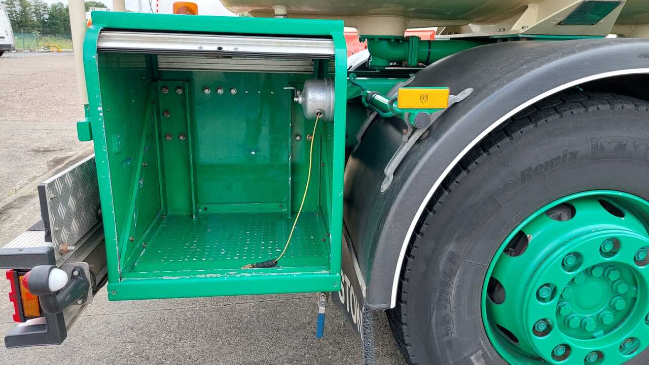 MERCEDES AXOR - Камион цистерна: слика 2 MERCEDES AXOR - Камион цистерна: слика 2