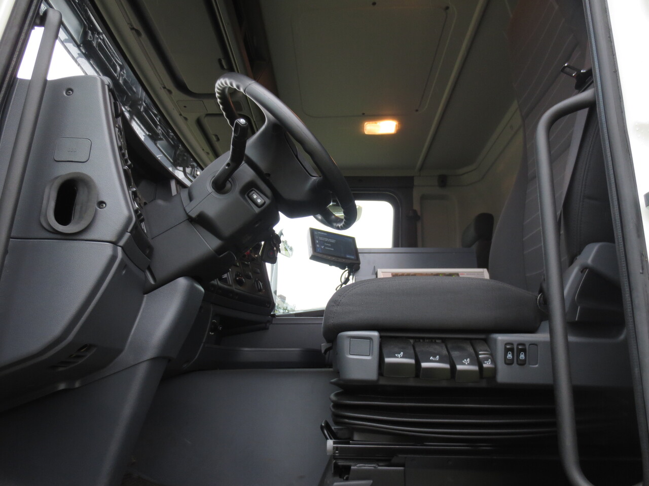Камион цистерна Scania G370: слика 7