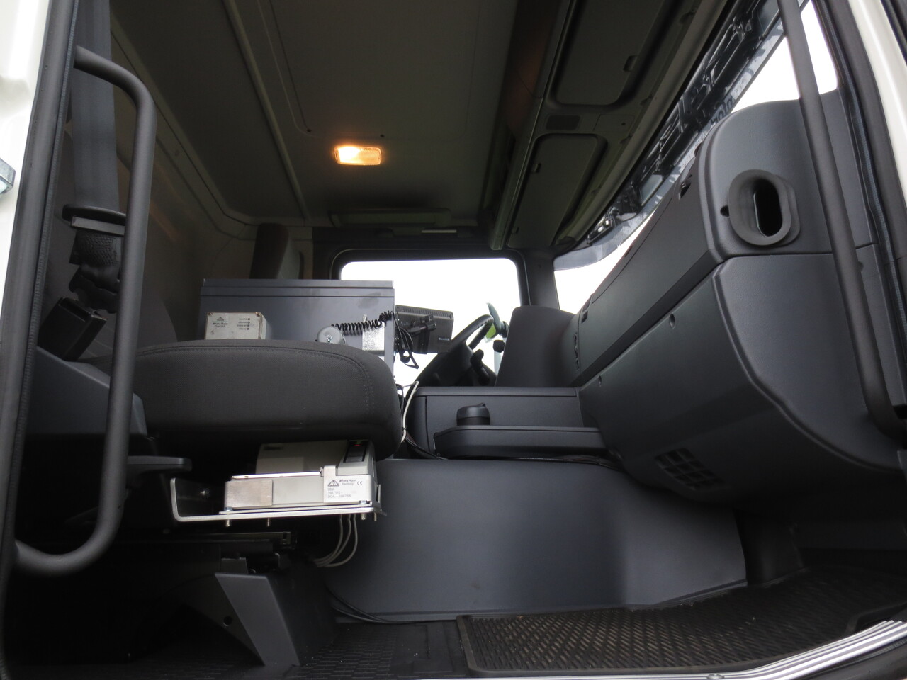 Камион цистерна Scania G370: слика 9