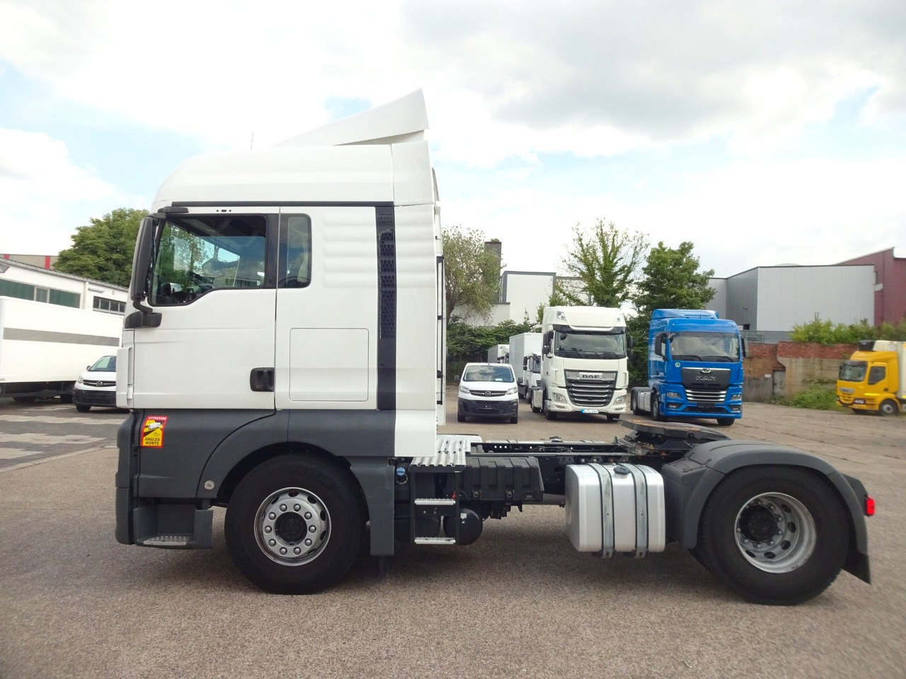 MAN 10 x TGX 18.470, XLX, Intarder, ACC, 2 Tank - Камион влекач: слика 5 MAN 10 x TGX 18.470, XLX, Intarder, ACC, 2 Tank - Камион влекач: слика 5