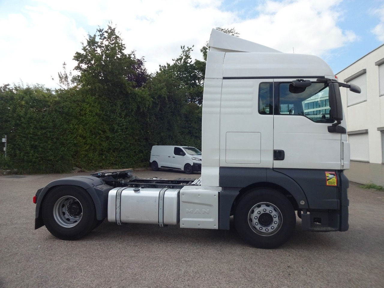 MAN 10 x TGX 18.470, XLX, Intarder, ACC, 2 Tank - Камион влекач: слика 4 MAN 10 x TGX 18.470, XLX, Intarder, ACC, 2 Tank - Камион влекач: слика 4