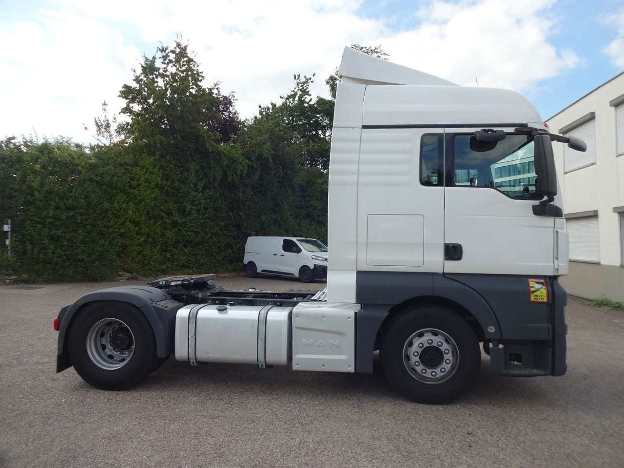 MAN 10 x TGX 18.470, XLX, Intarder, ACC, 2 Tank - Камион влекач: слика 4 MAN 10 x TGX 18.470, XLX, Intarder, ACC, 2 Tank - Камион влекач: слика 4
