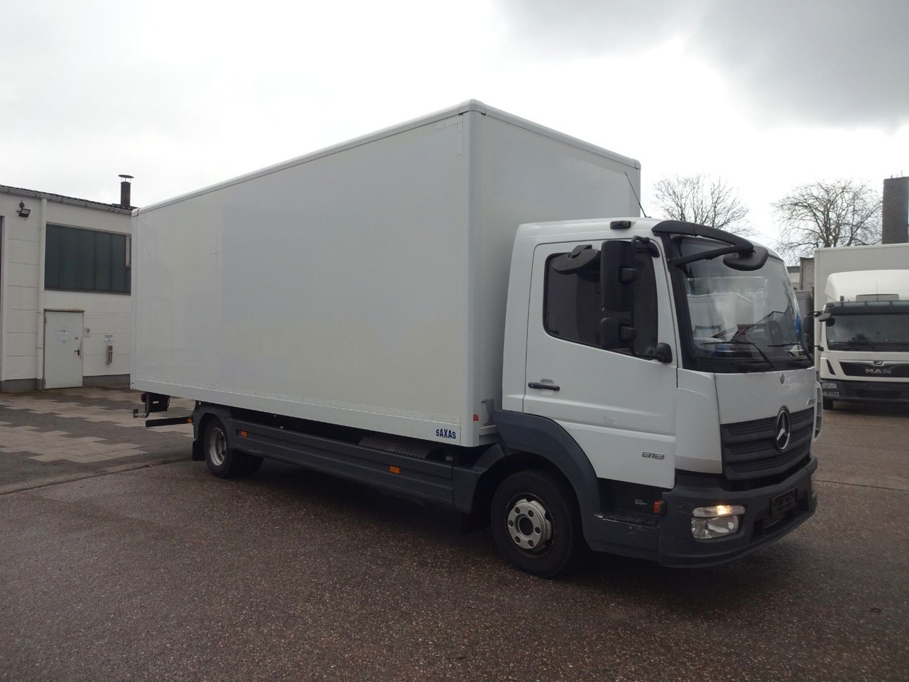 Mercedes-Benz Atego 818, Koffer mit Rolltor - Комбе фургон: слика 2 Mercedes-Benz Atego 818, Koffer mit Rolltor - Комбе фургон: слика 2