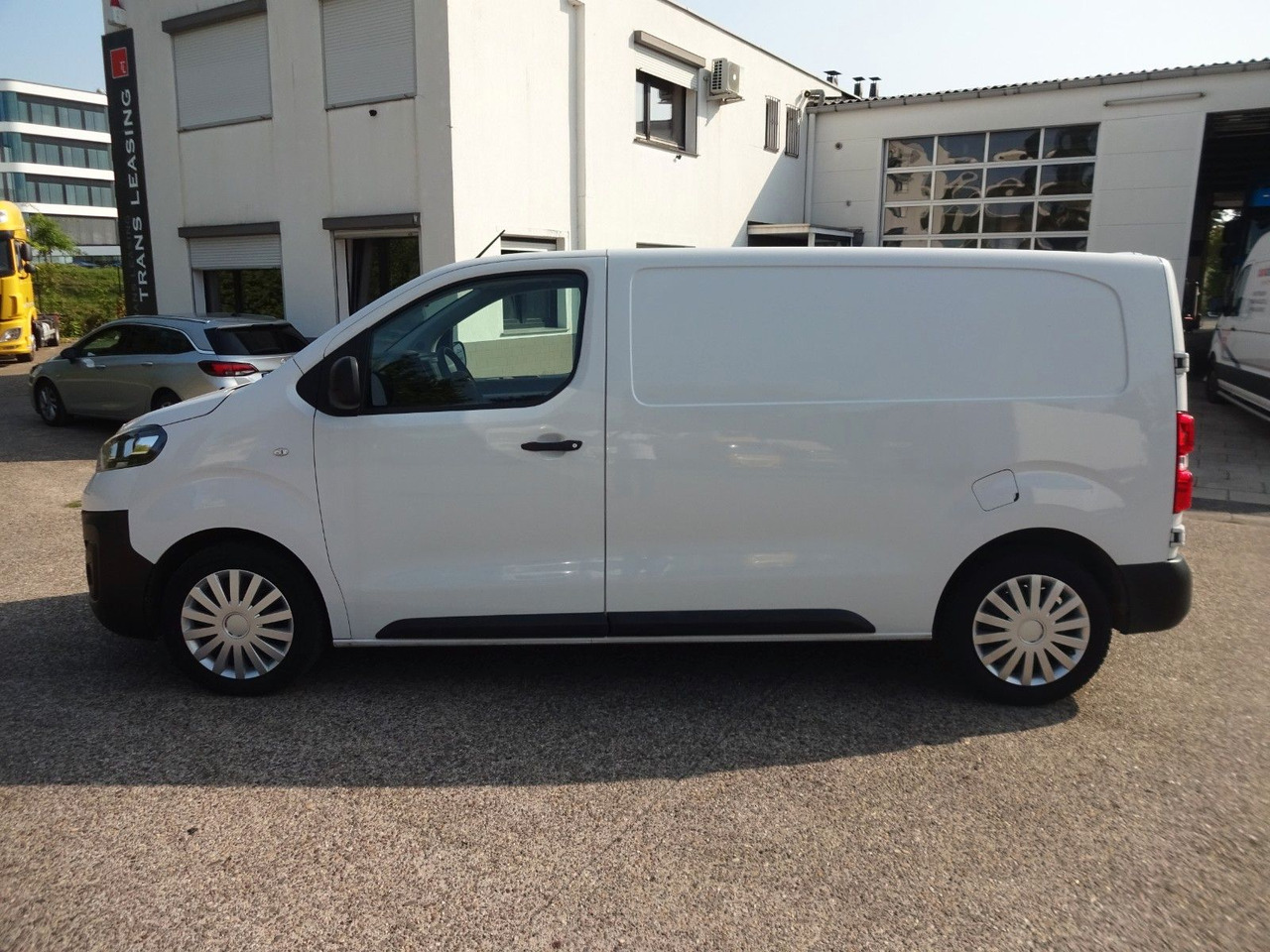 Opel Vivaro Kasten L1H1, Klima, PDC, - Мало комбе: слика 4 Opel Vivaro Kasten L1H1, Klima, PDC, - Мало комбе: слика 4