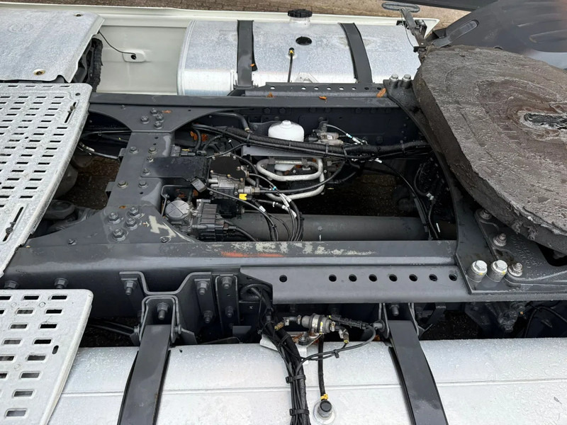 Лизинг на DAF XF 480 SSC Super Space 2x tank LED Spoilers/sideskirts 348.190KM NL Truck DAF XF 480 SSC Super Space 2x tank LED Spoilers/sideskirts 348.190KM NL Truck: слика 14 Лизинг на DAF XF 480 SSC Super Space 2x tank LED Spoilers/sideskirts 348.190KM NL Truck DAF XF 480 SSC Super Space 2x tank LED Spoilers/sideskirts 348.190KM NL Truck: слика 14