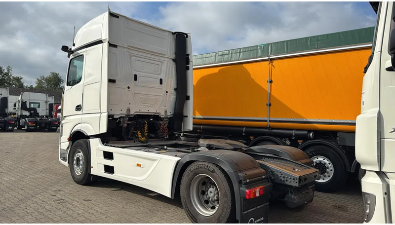 Mercedes-Benz Actros 1845 L Gigaspace 2x tank Standairco 5x available 20-12-2025 - Камион влекач: слика 3 Mercedes-Benz Actros 1845 L Gigaspace 2x tank Standairco 5x available 20-12-2025 - Камион влекач: слика 3