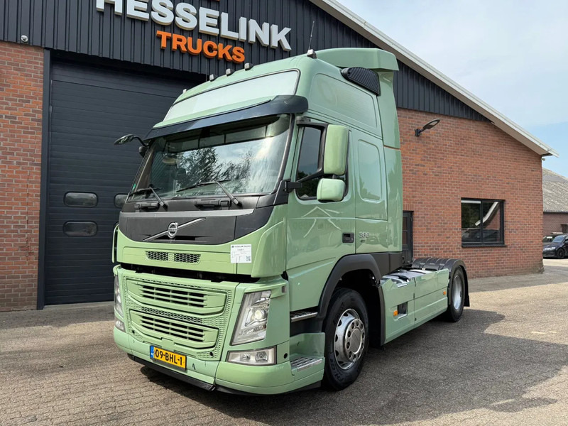 Volvo FM 370 Globetrotter XL Xenon Side skirts NL Truck - Камион влекач: слика 1 Volvo FM 370 Globetrotter XL Xenon Side skirts NL Truck - Камион влекач: слика 1