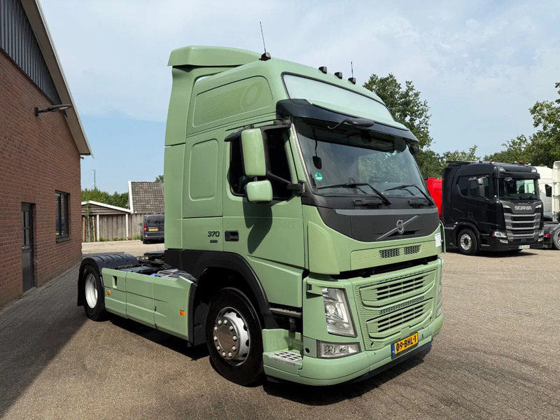 Volvo FM 370 Globetrotter XL Xenon Side skirts NL Truck - Камион влекач: слика 2 Volvo FM 370 Globetrotter XL Xenon Side skirts NL Truck - Камион влекач: слика 2