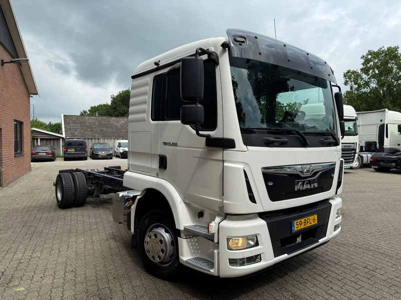 MAN TGM TGM 15.250 4X2 Chassis, Airco, 526.460 KM, Slaapcabine - Камион со кабинска шасија: слика 4 MAN TGM TGM 15.250 4X2 Chassis, Airco, 526.460 KM, Slaapcabine - Камион со кабинска шасија: слика 4