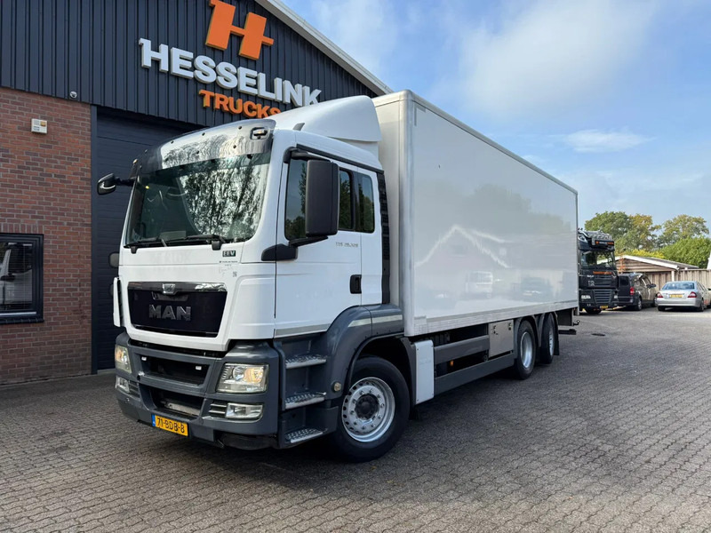 MAN TGS 26.320 Koffer Stuuras AHK 3.000KG LBW 353.980KM! NL Truck APK/TUV 11-03-2026 - Камион сандучар: слика 1 MAN TGS 26.320 Koffer Stuuras AHK 3.000KG LBW 353.980KM! NL Truck APK/TUV 11-03-2026 - Камион сандучар: слика 1