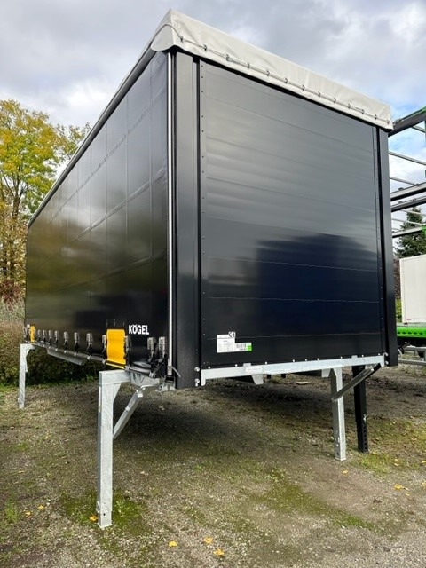 Kögel BDF-System, 7.450 mm lang, Farbe: RAL 9005 schwarz - Заменски сандак со церада: слика 5 Kögel BDF-System, 7.450 mm lang, Farbe: RAL 9005 schwarz - Заменски сандак со церада: слика 5