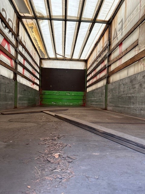 Krone niedrige Türen, Farbe: rot - Заменски сандак со церада: слика 2 Krone niedrige Türen, Farbe: rot - Заменски сандак со церада: слика 2