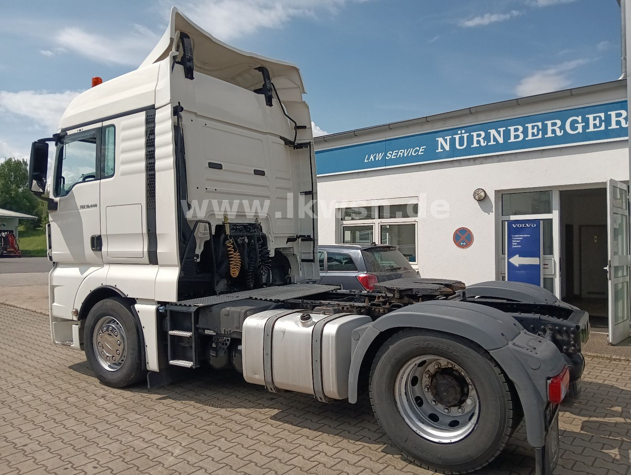 Камион влекач MAN TGX 18:440 FLT XLX 2xTank Klima Spoiler Kühlbox MAN TGX 18:440 FLT XLX 2xTank Klima Spoiler Kühlbox: слика 9 Камион влекач MAN TGX 18:440 FLT XLX 2xTank Klima Spoiler Kühlbox MAN TGX 18:440 FLT XLX 2xTank Klima Spoiler Kühlbox: слика 9