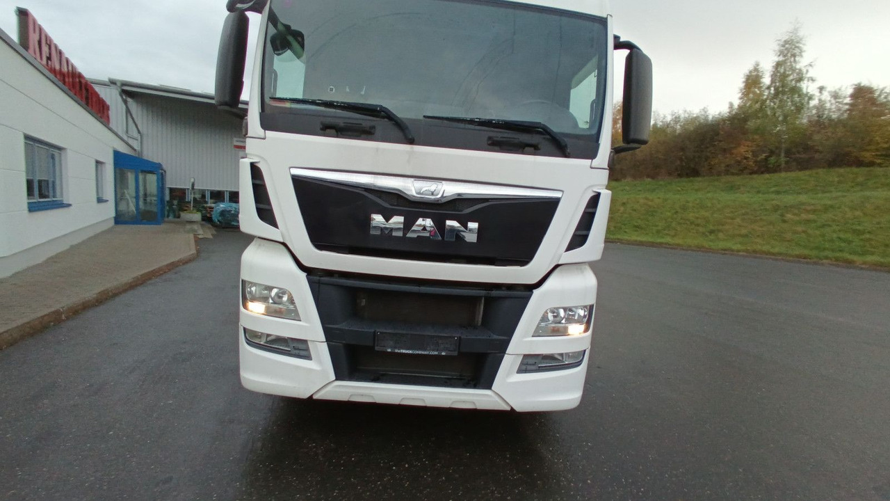 Камион влекач MAN TGX 18:440 FLT XLX 2xTank Klima Spoiler Kühlbox MAN TGX 18:440 FLT XLX 2xTank Klima Spoiler Kühlbox: слика 35 Камион влекач MAN TGX 18:440 FLT XLX 2xTank Klima Spoiler Kühlbox MAN TGX 18:440 FLT XLX 2xTank Klima Spoiler Kühlbox: слика 35
