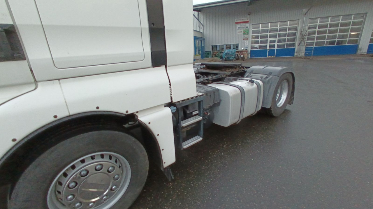 Камион влекач MAN TGX 18:440 FLT XLX 2xTank Klima Spoiler Kühlbox MAN TGX 18:440 FLT XLX 2xTank Klima Spoiler Kühlbox: слика 34 Камион влекач MAN TGX 18:440 FLT XLX 2xTank Klima Spoiler Kühlbox MAN TGX 18:440 FLT XLX 2xTank Klima Spoiler Kühlbox: слика 34