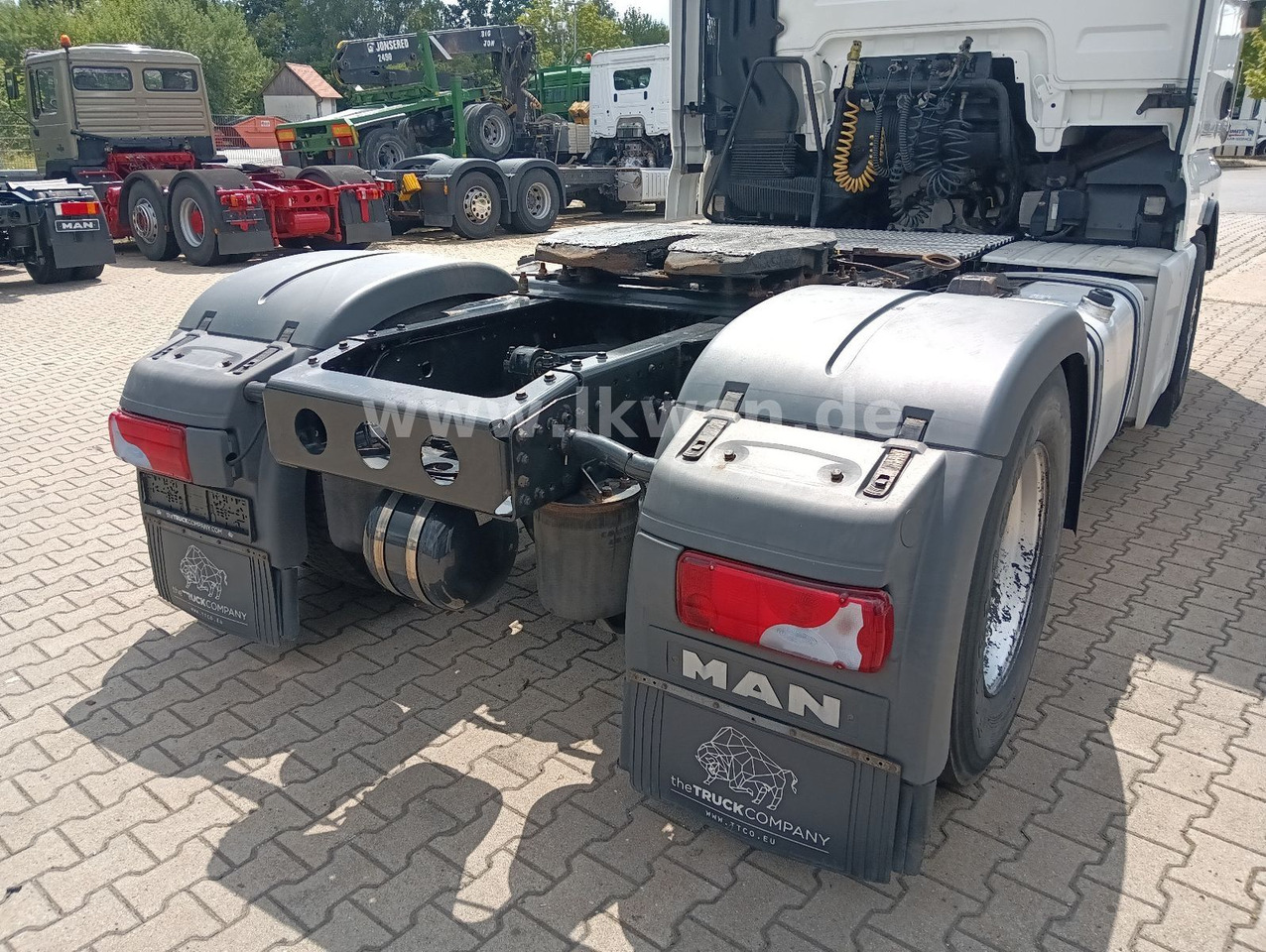 Камион влекач MAN TGX 18:440 FLT XLX 2xTank Klima Spoiler Kühlbox MAN TGX 18:440 FLT XLX 2xTank Klima Spoiler Kühlbox: слика 25 Камион влекач MAN TGX 18:440 FLT XLX 2xTank Klima Spoiler Kühlbox MAN TGX 18:440 FLT XLX 2xTank Klima Spoiler Kühlbox: слика 25