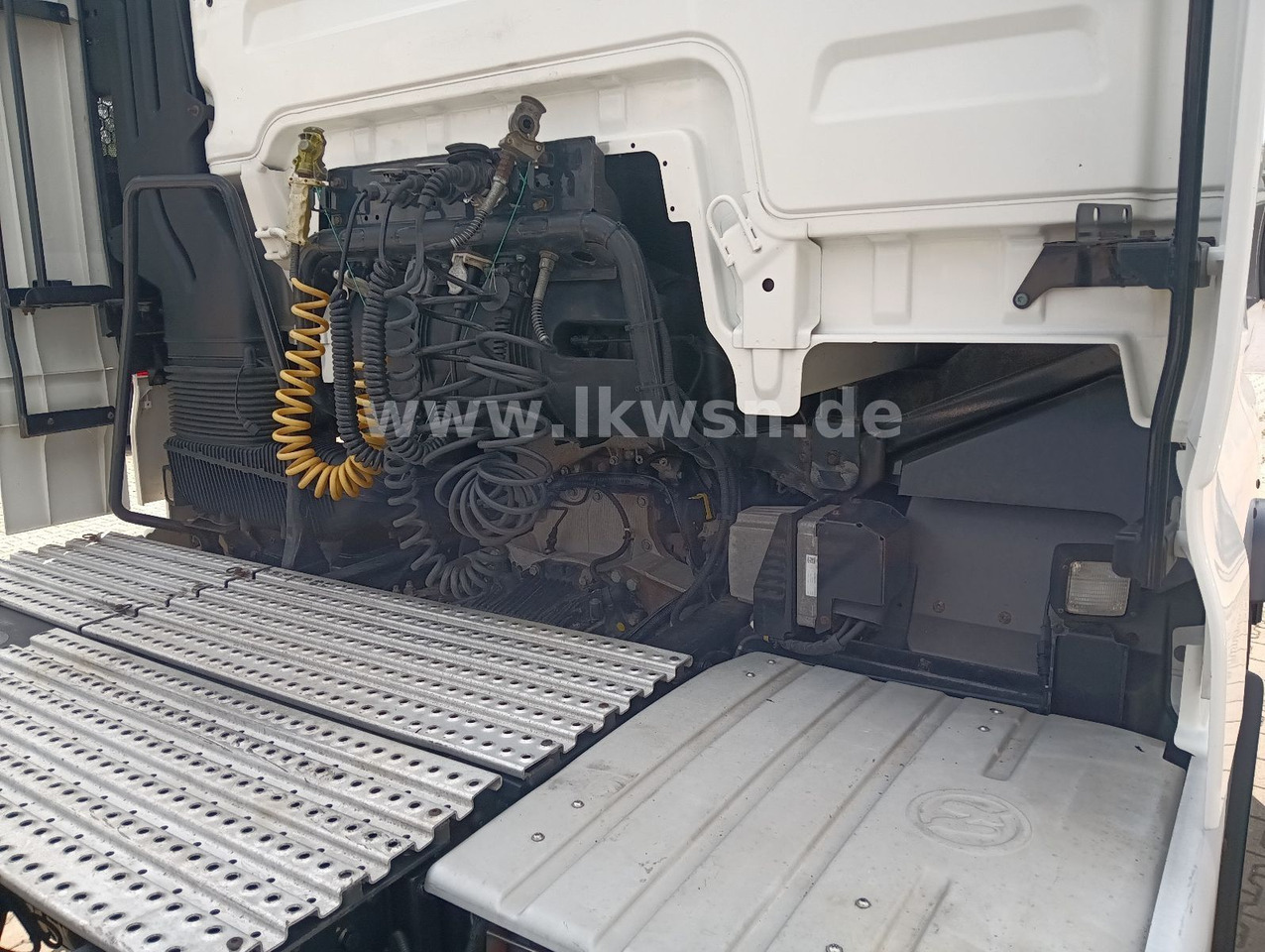 Камион влекач MAN TGX 18:440 FLT XLX 2xTank Klima Spoiler Kühlbox MAN TGX 18:440 FLT XLX 2xTank Klima Spoiler Kühlbox: слика 21 Камион влекач MAN TGX 18:440 FLT XLX 2xTank Klima Spoiler Kühlbox MAN TGX 18:440 FLT XLX 2xTank Klima Spoiler Kühlbox: слика 21