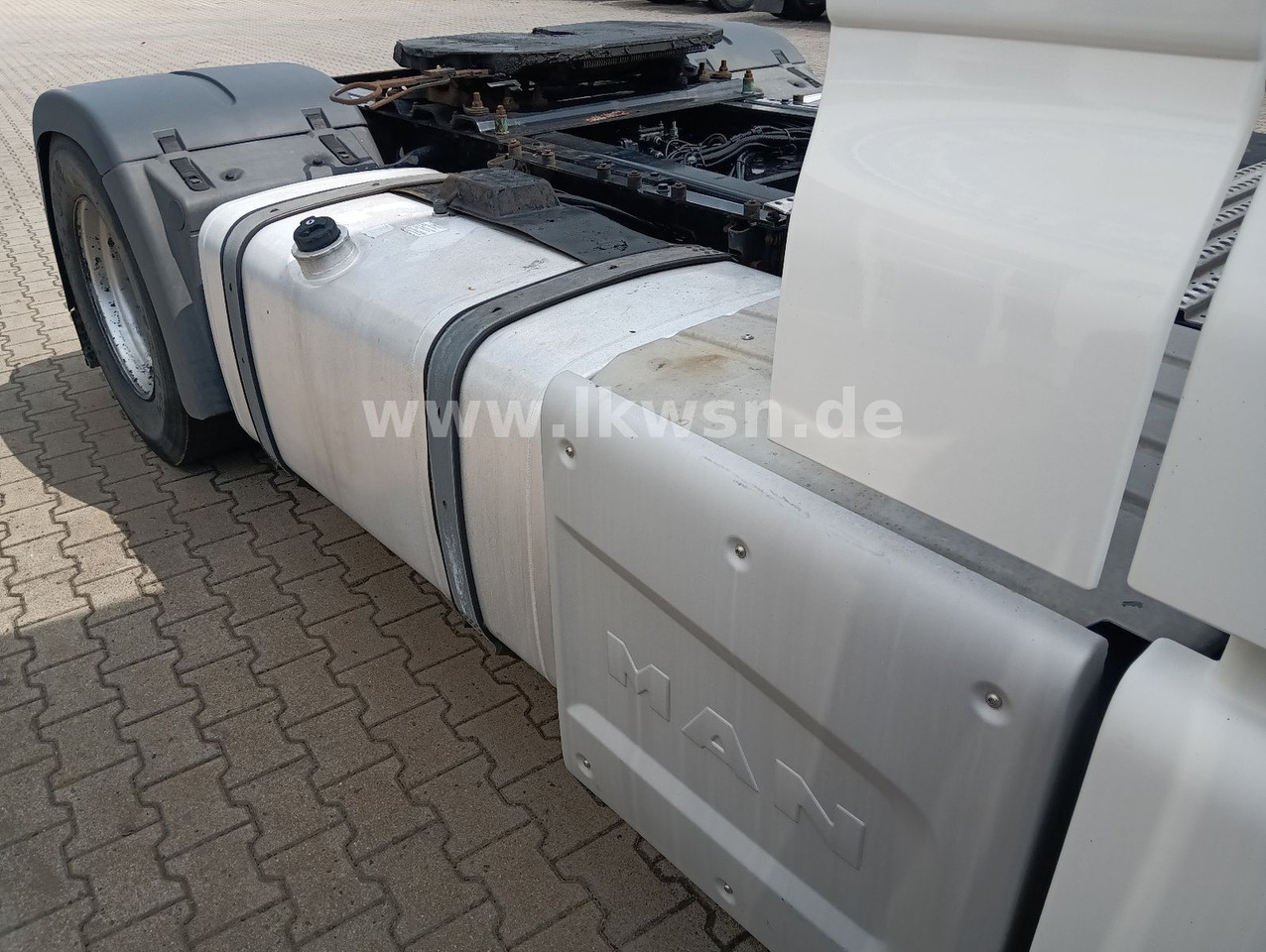 Камион влекач MAN TGX 18:440 FLT XLX 2xTank Klima Spoiler Kühlbox MAN TGX 18:440 FLT XLX 2xTank Klima Spoiler Kühlbox: слика 20 Камион влекач MAN TGX 18:440 FLT XLX 2xTank Klima Spoiler Kühlbox MAN TGX 18:440 FLT XLX 2xTank Klima Spoiler Kühlbox: слика 20